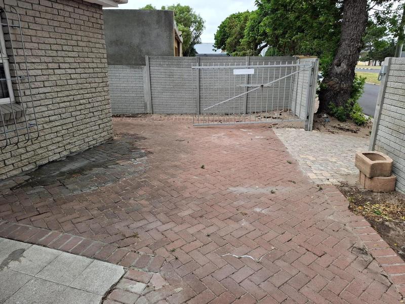 To Let 2 Bedroom Property for Rent in Bothasig Western Cape